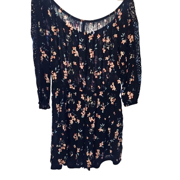 Xhilaration floral‎ romper - Picture 1 of 4